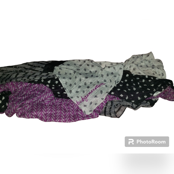 BCBGeneration Scarf/Shaw/Breast Feeding Cover EUC - Picture 1 of 3